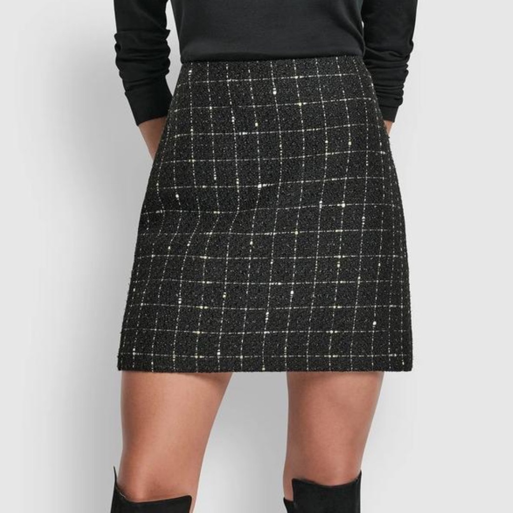DKNY
BOUCLE TWEED MINI SKIRT